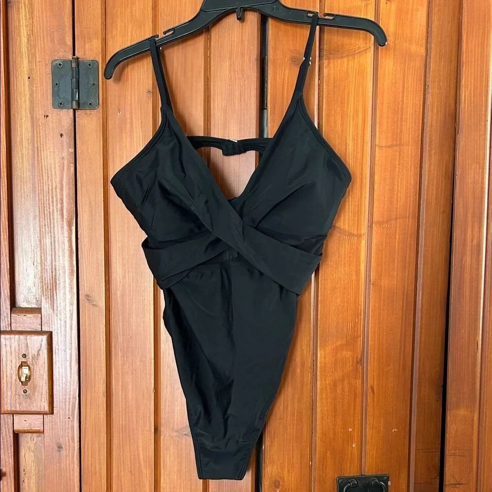 Cupshe Black women’s One Piece Swimsuit size XL. B2